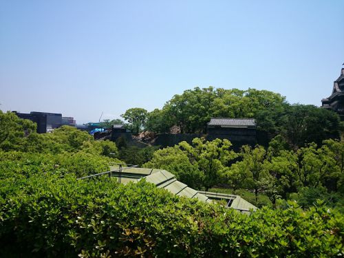2016年4月30日の熊本城（2）KKRホテルから見た天守閣　その2