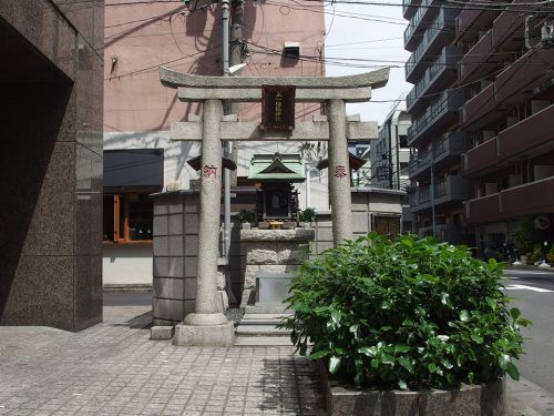 橘稲荷神社 - 江戸時代初期に江戸城内から遷された、町のお稲荷さま