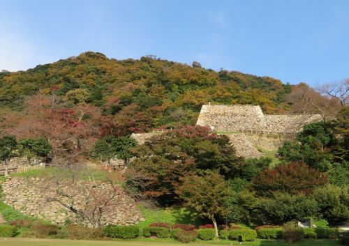 陸軍に破壊された鳥取城の城跡から神話の舞台となった白兎海岸へ
