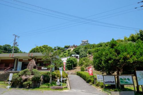 因島水軍城：因島村上家菩提寺の裏山に建てられた資料館へ。