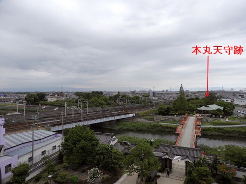 清須城の紹介3   信長像のある南側に行きました。