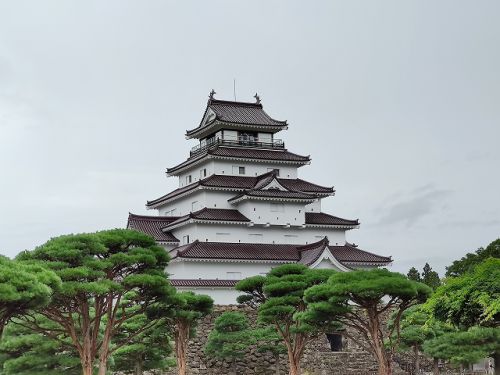 日本100名城第12番 赤瓦の屋根や見事な石垣が有名な「会津若松城・鶴ヶ城」！スタンプ設置場所や所要時間、見どころをご紹介！